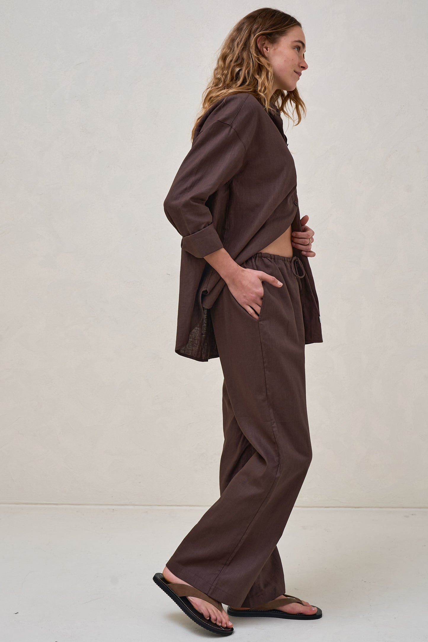 maternity-wide-leg-linen-pant-chocolate-9