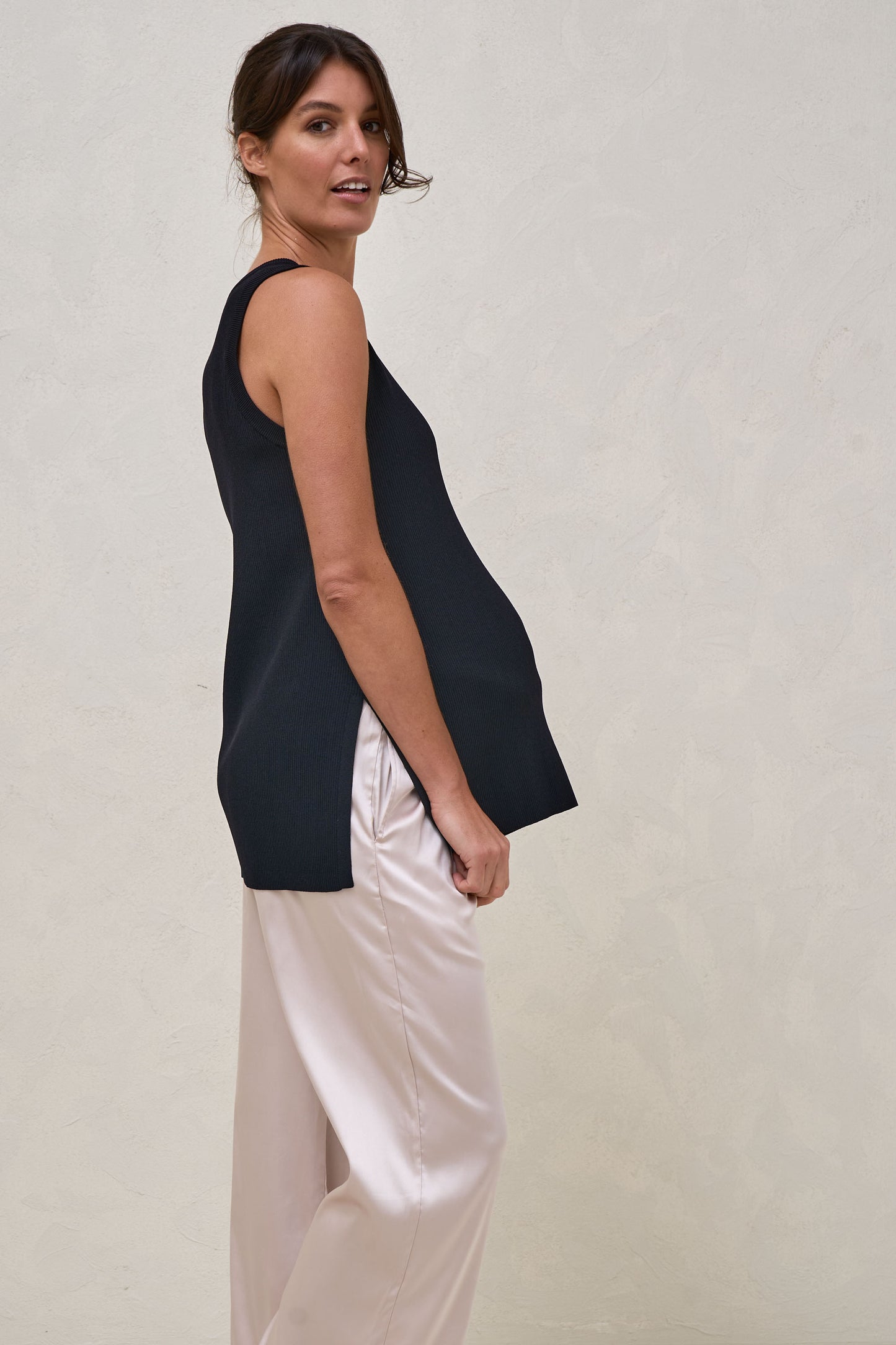 longline-maternity-tank-black-5
