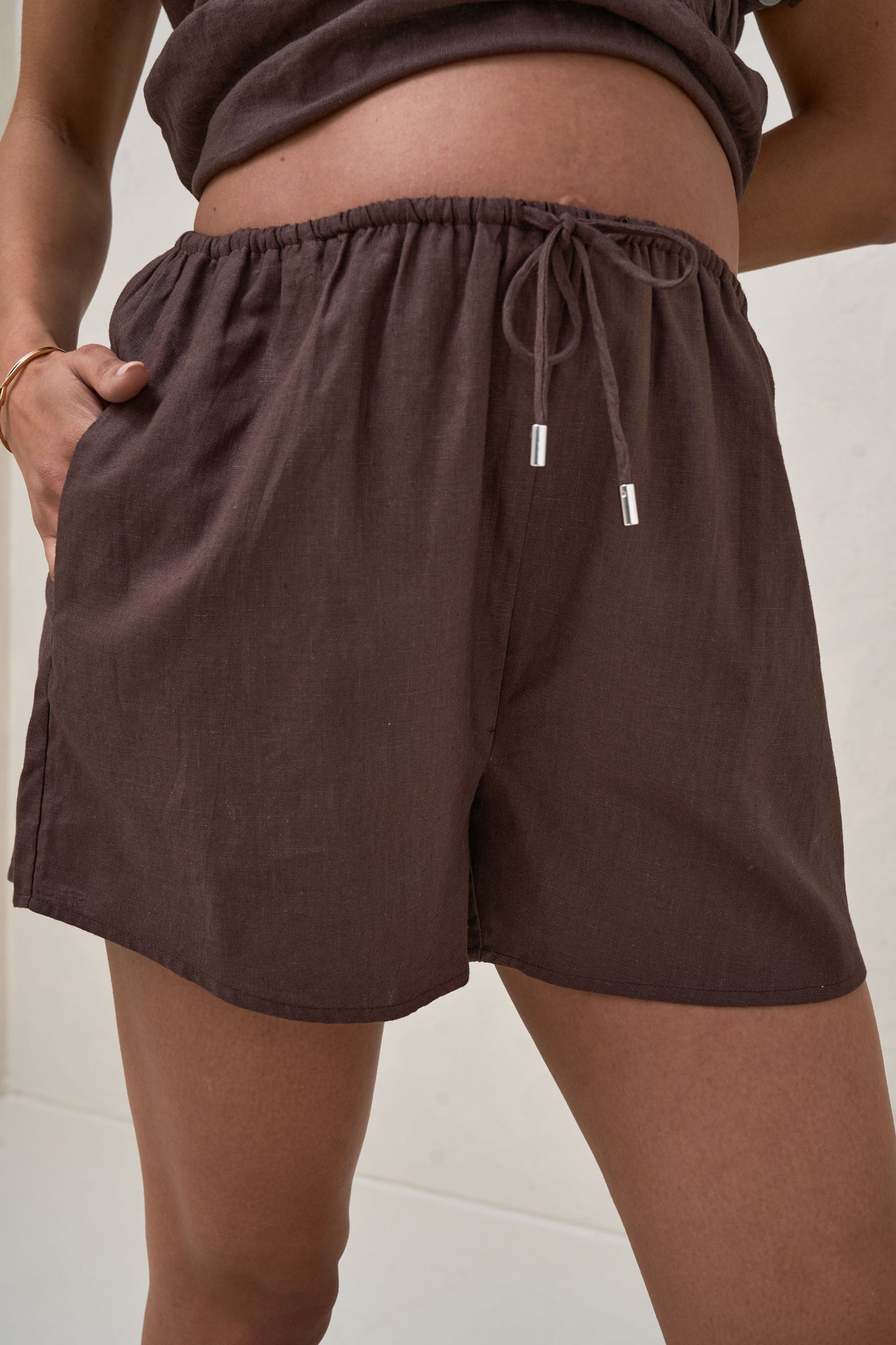 maternity-linen-short-chocolate-5