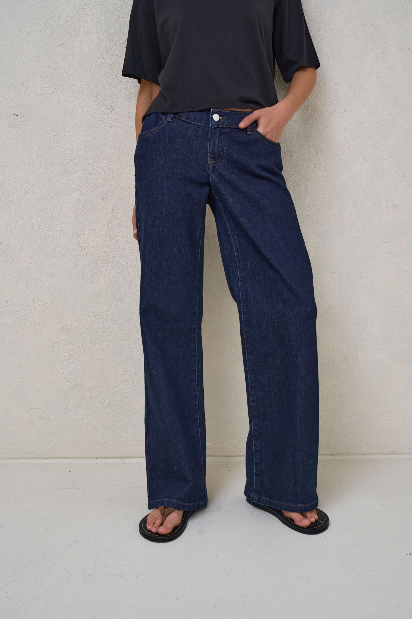 wide-leg-underbump-maternity-jean-10