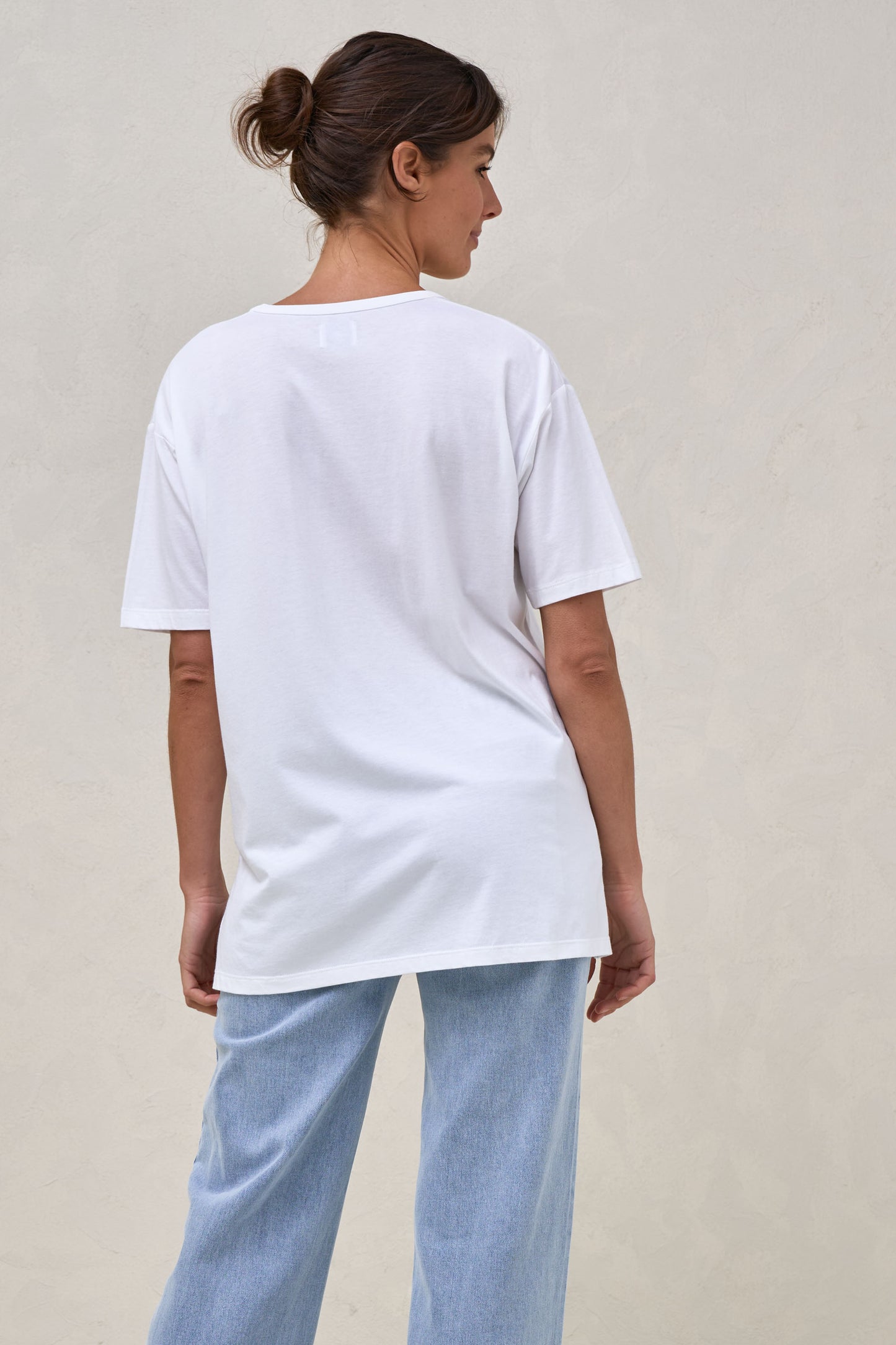 white-maternity-scoop-tee-4