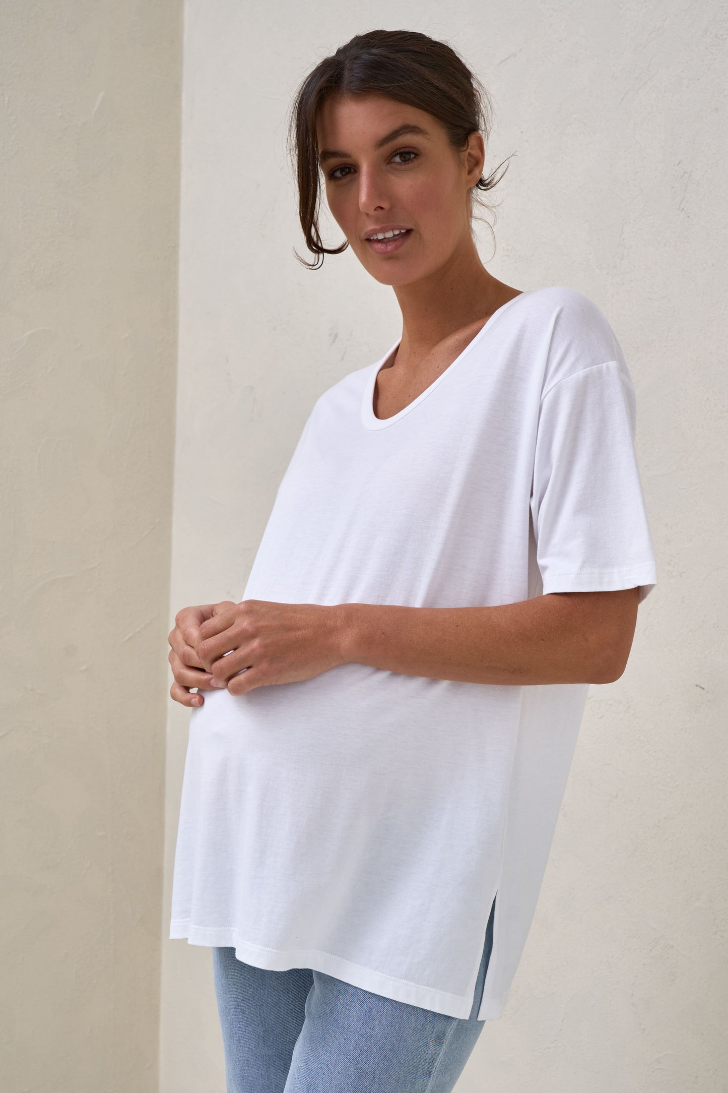 white-maternity-scoop-tee-5