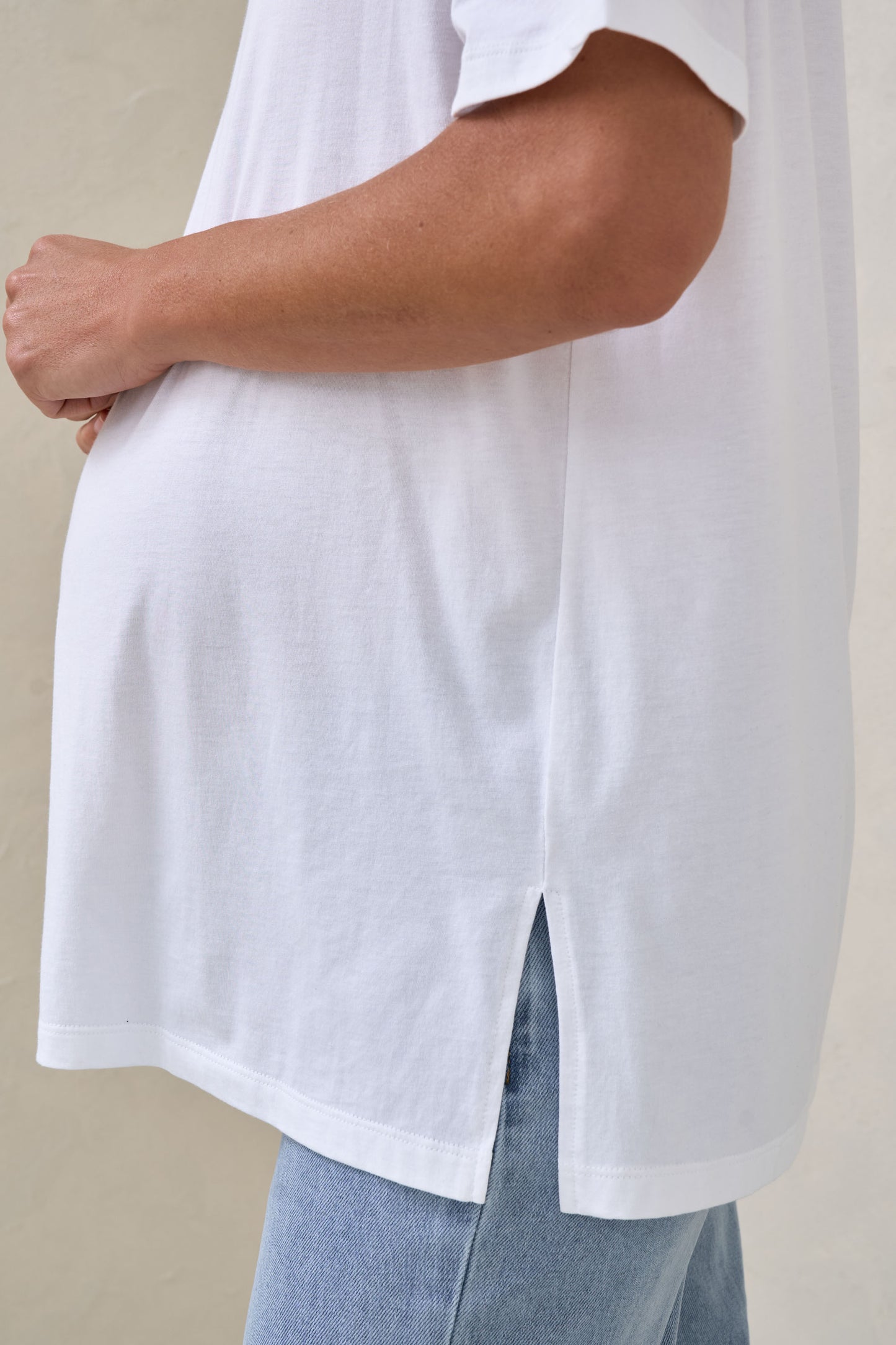 white-maternity-scoop-tee-3