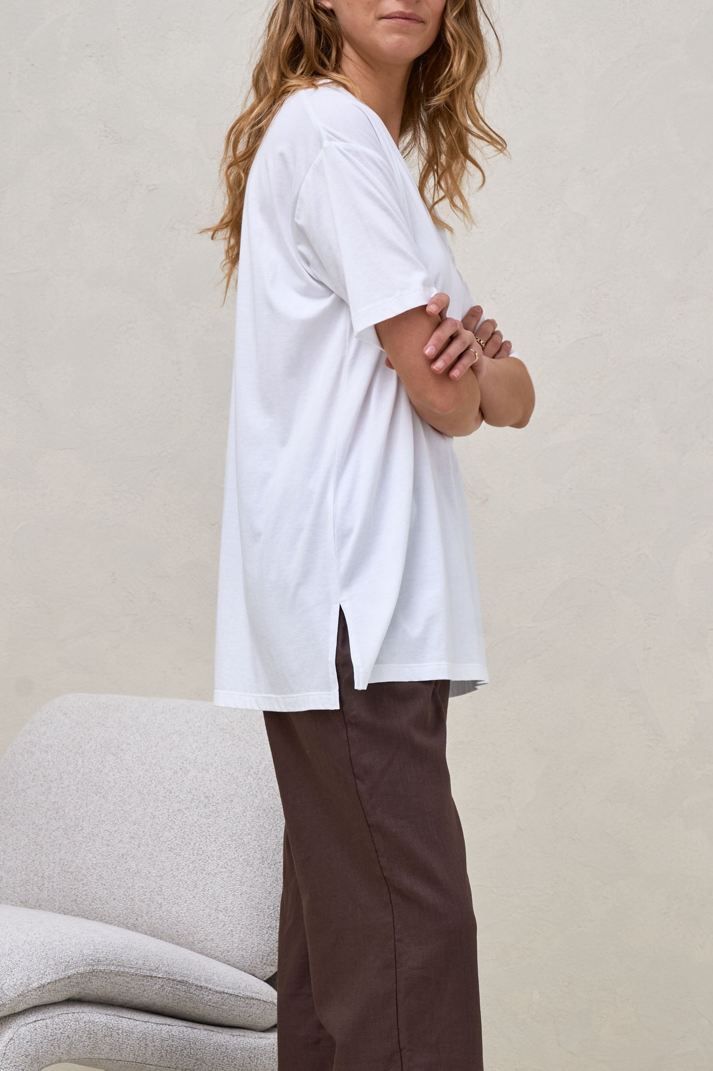 white-maternity-scoop-tee-8