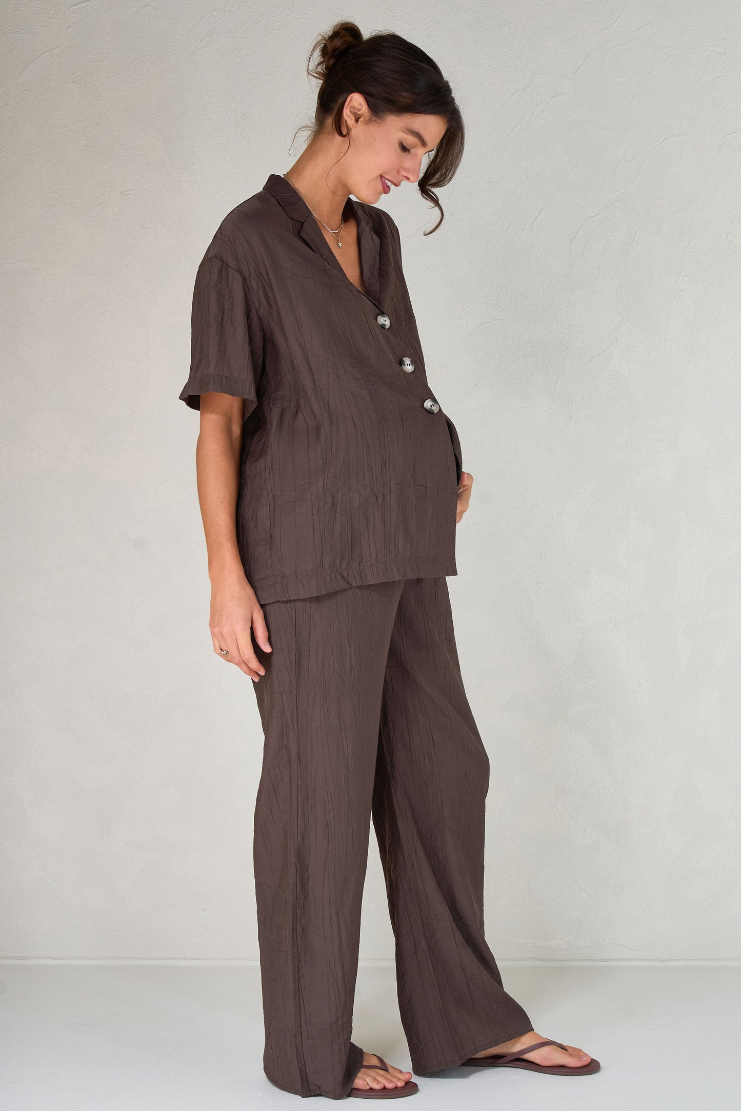 maternity-crinkle-shirt-chocolate-2