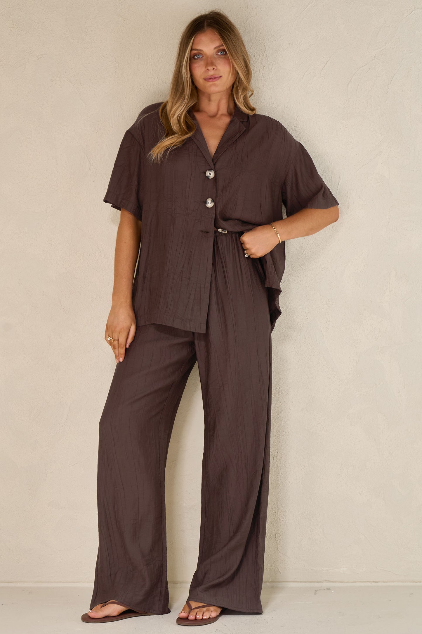 maternity-crinkle-shirt-chocolate-6