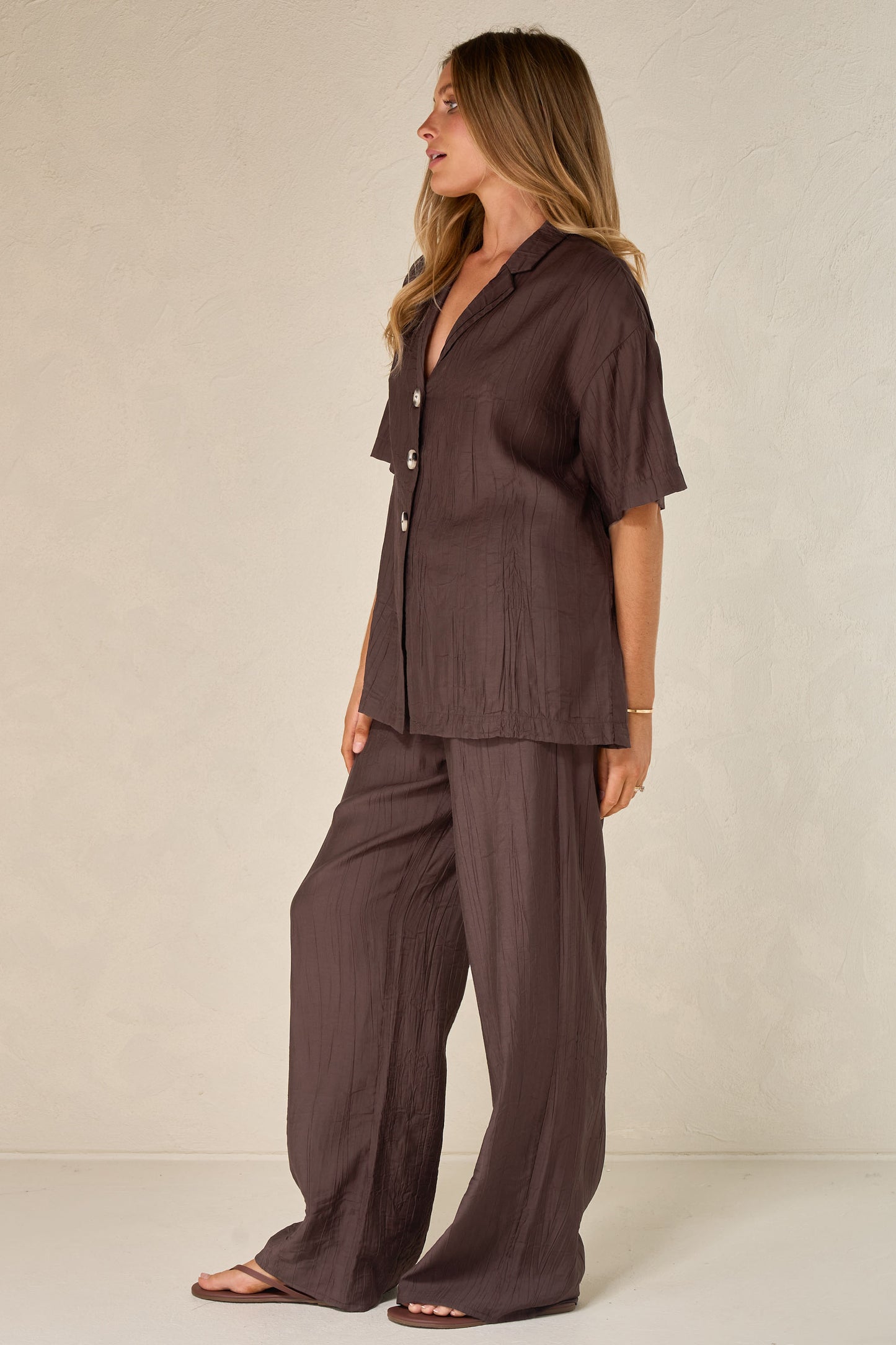 maternity-crinkle-shirt-chocolate-8