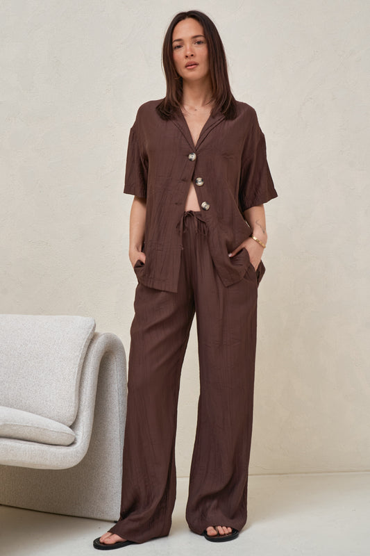 Ease Away Crinkle Shirt - Chocolate