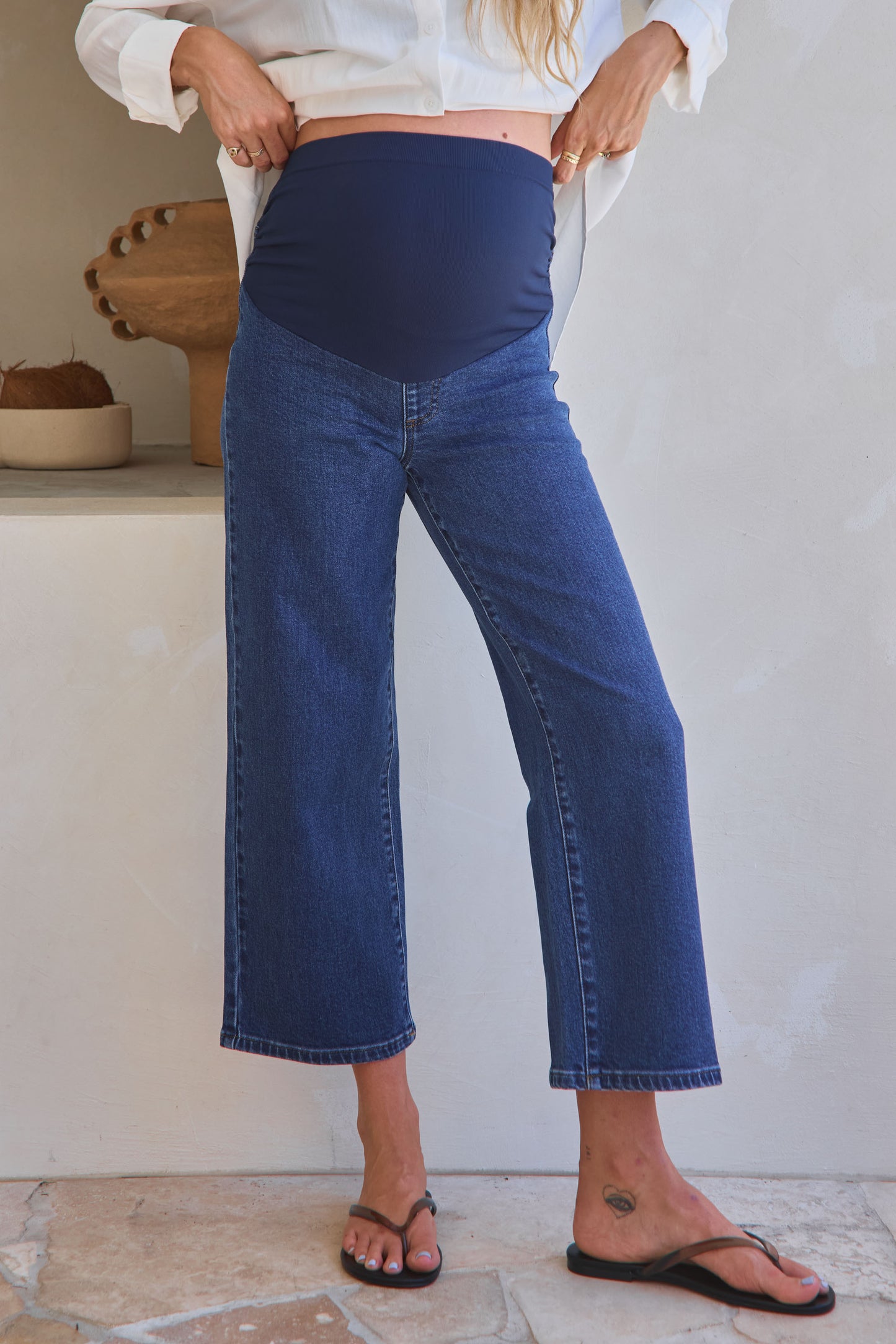 cropped-wide-maternity-jean-indigo-3