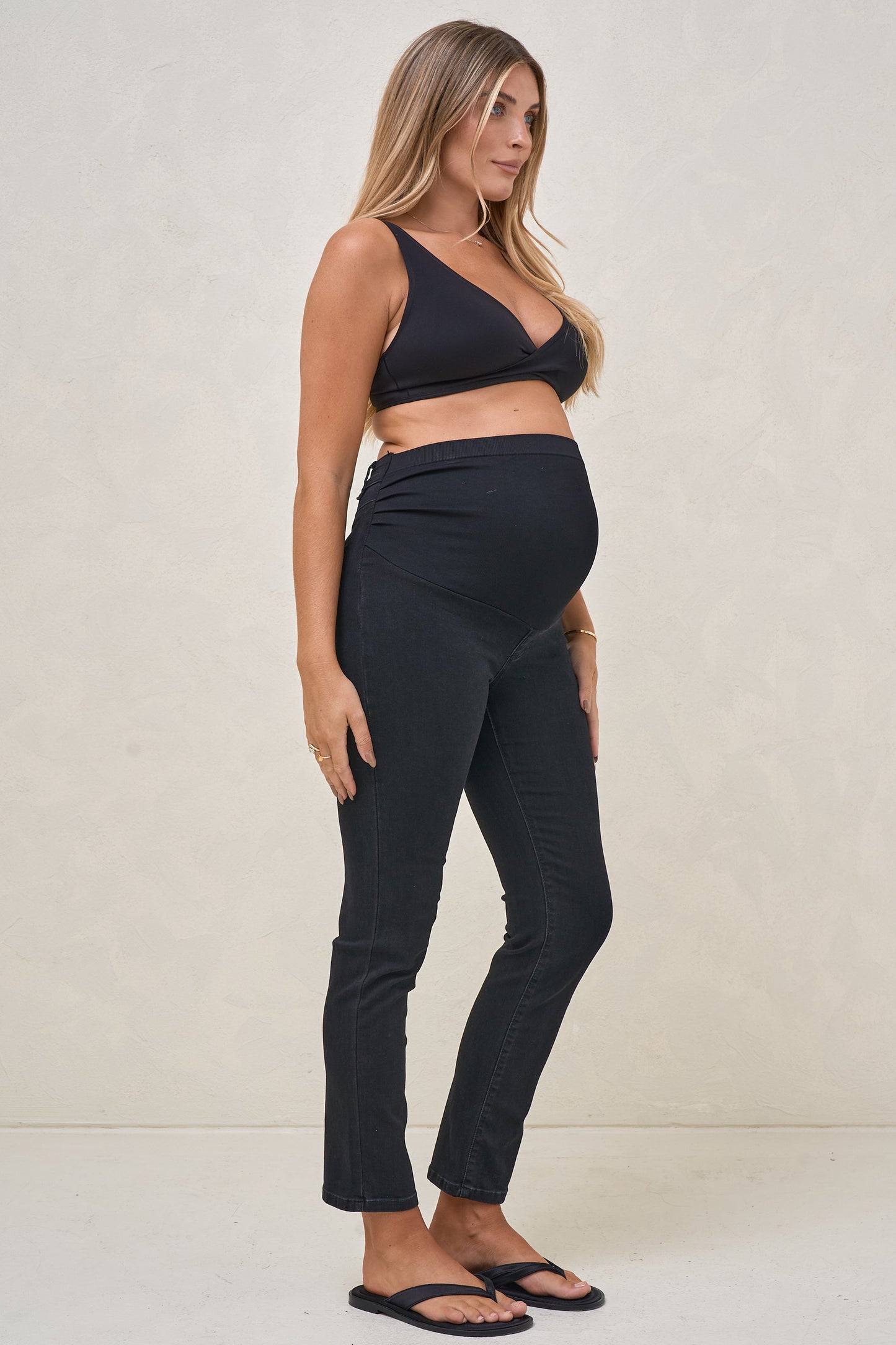 In Step Slim Straight Jean - Black