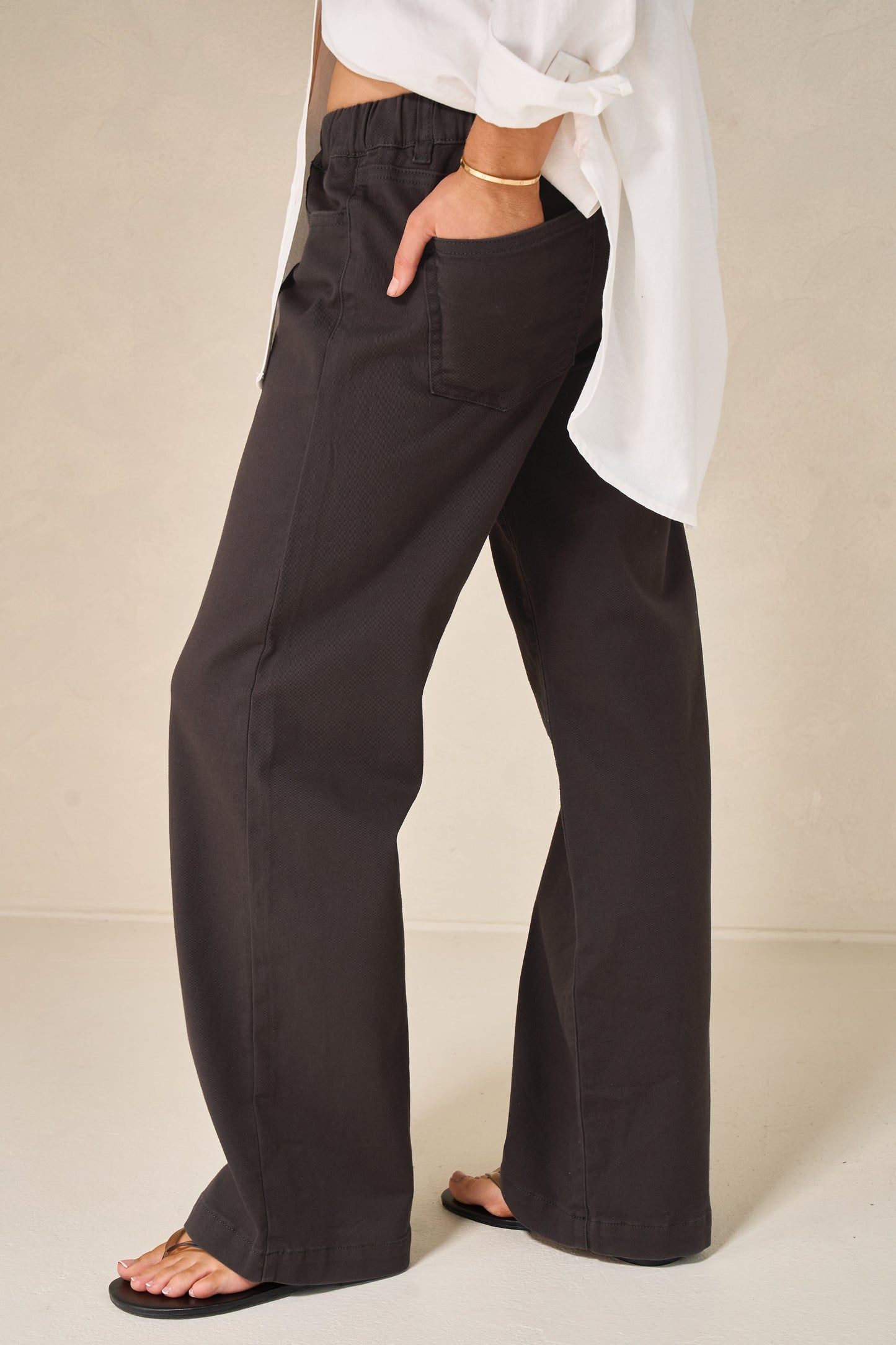 maternity-jean-chocolate-8