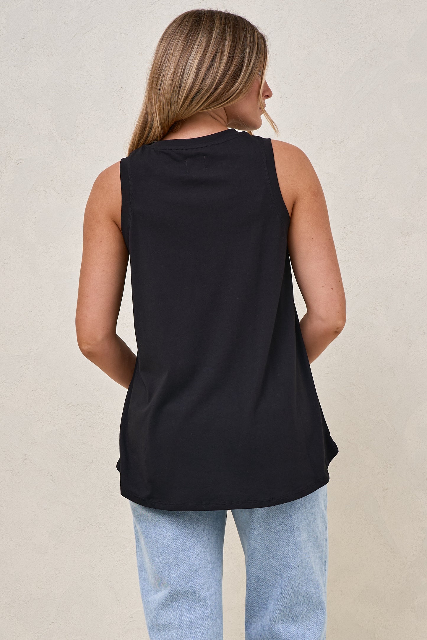Into It Curved Hem Tank - Black