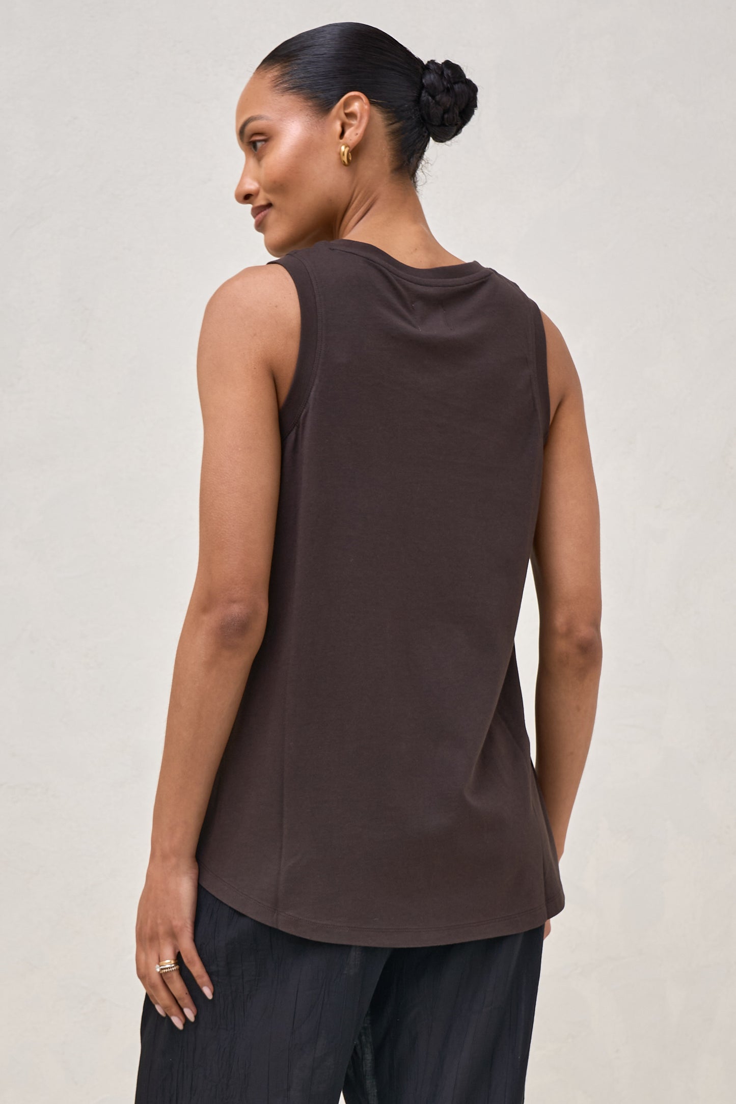 Into It Curved Hem Tank - Espresso