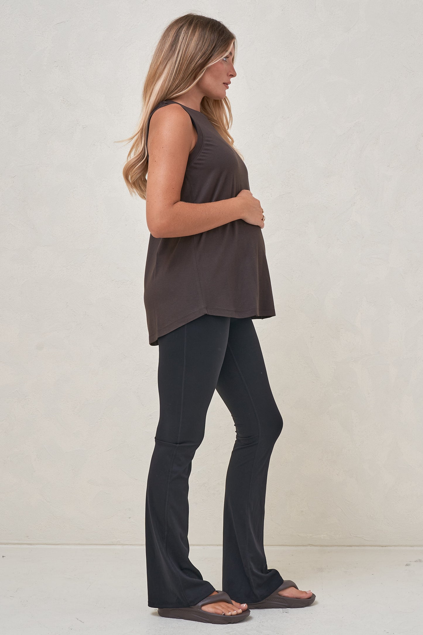 Into It Curved Hem Tank - Espresso