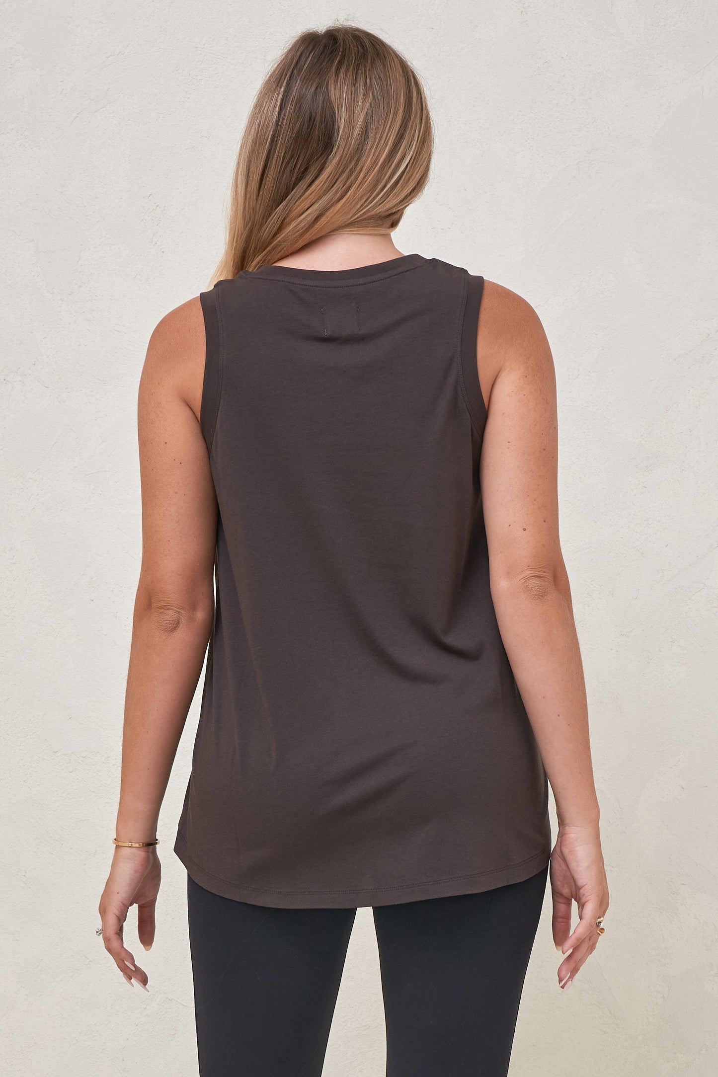 Into It Curved Hem Tank - Espresso