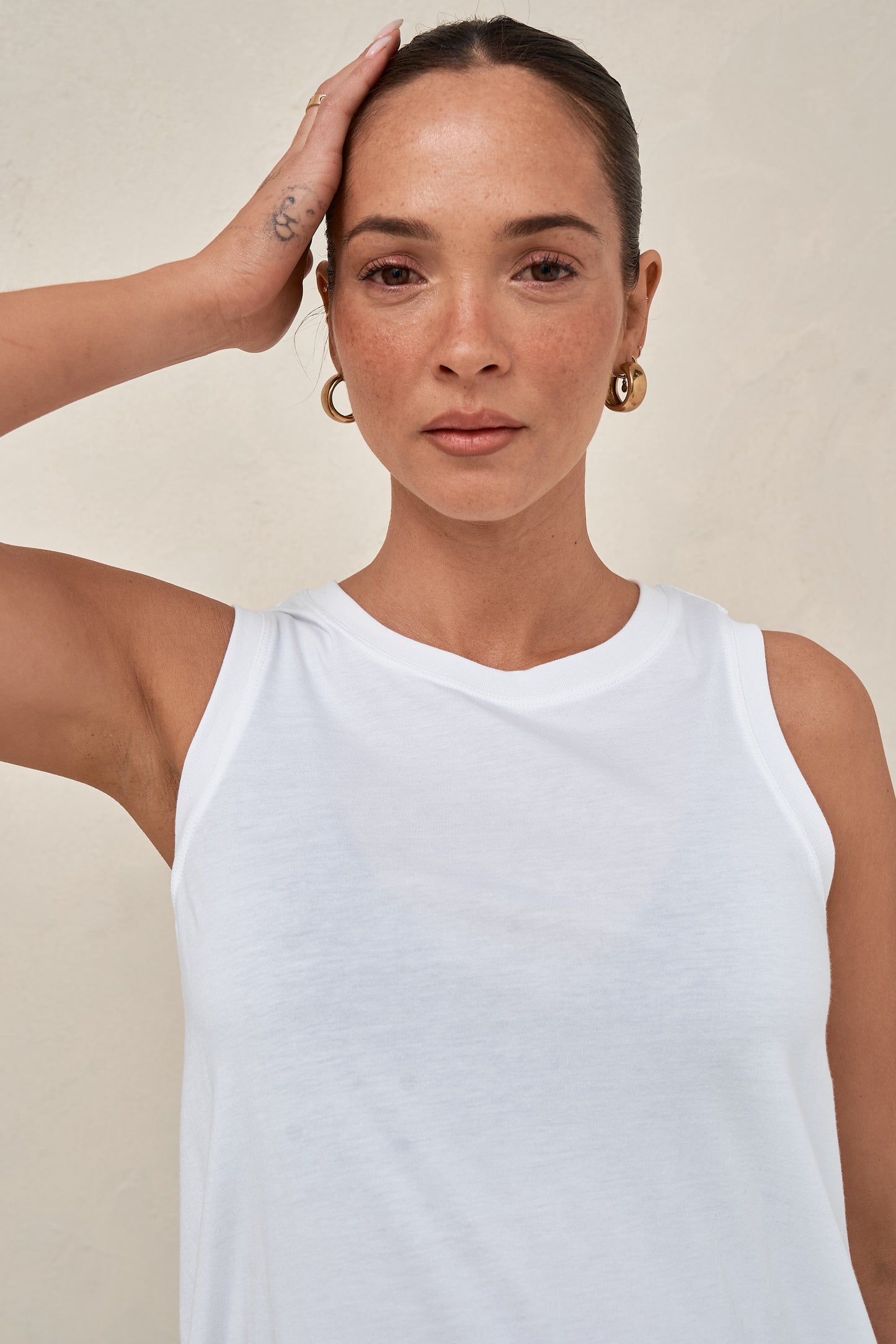 Into It Curved Hem Tank - White