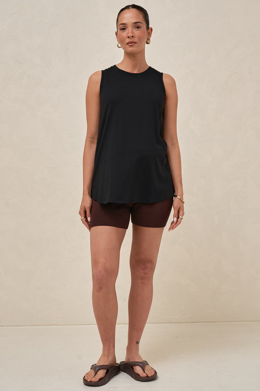 Into It Curved Hem Tank - Black