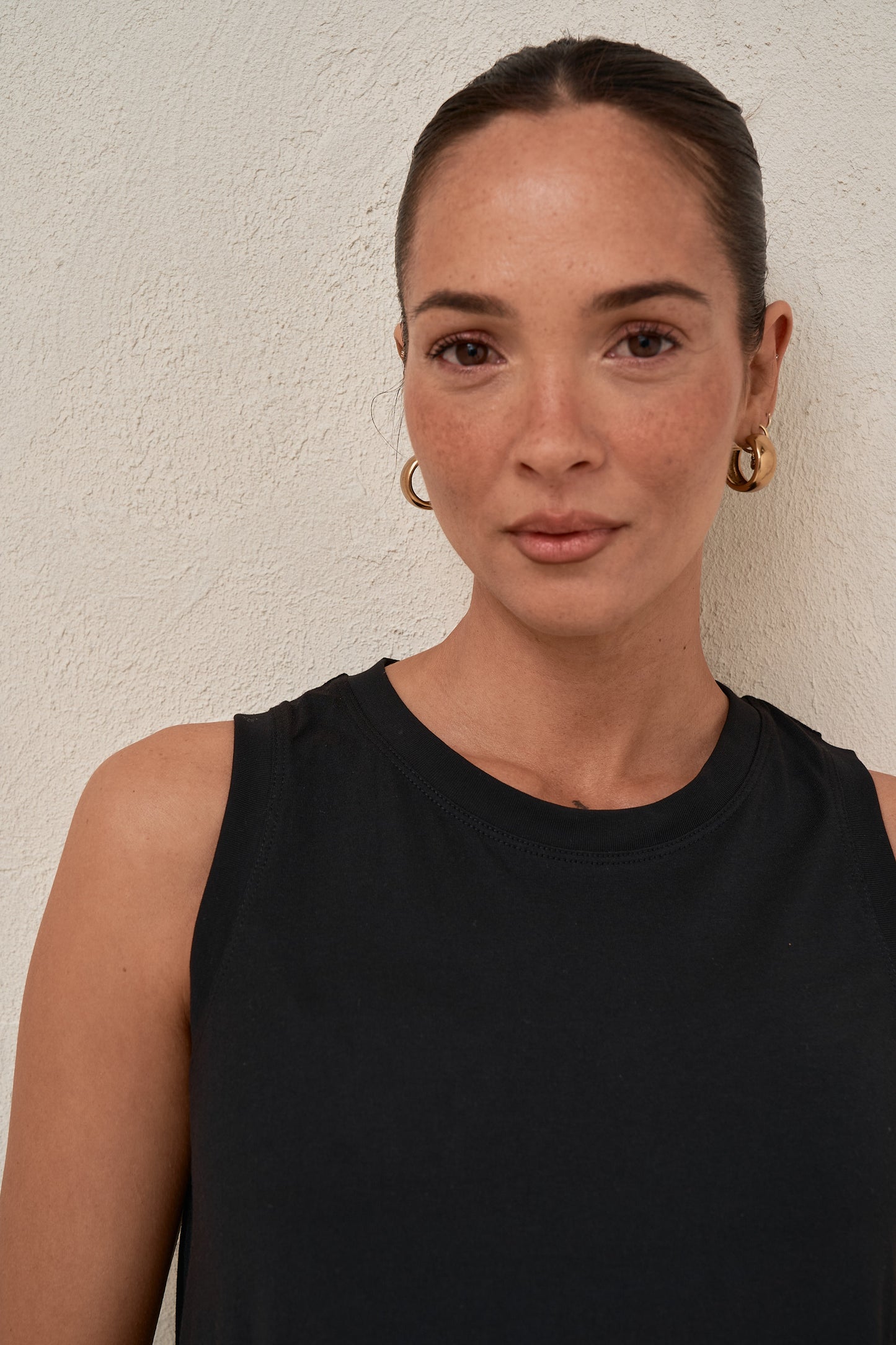 Into It Curved Hem Tank - Black