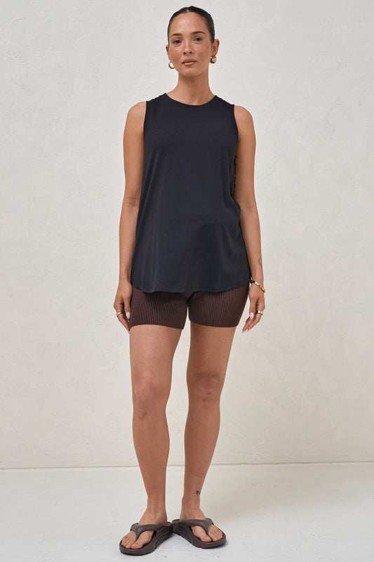 Into It Curved Hem Tank - Black