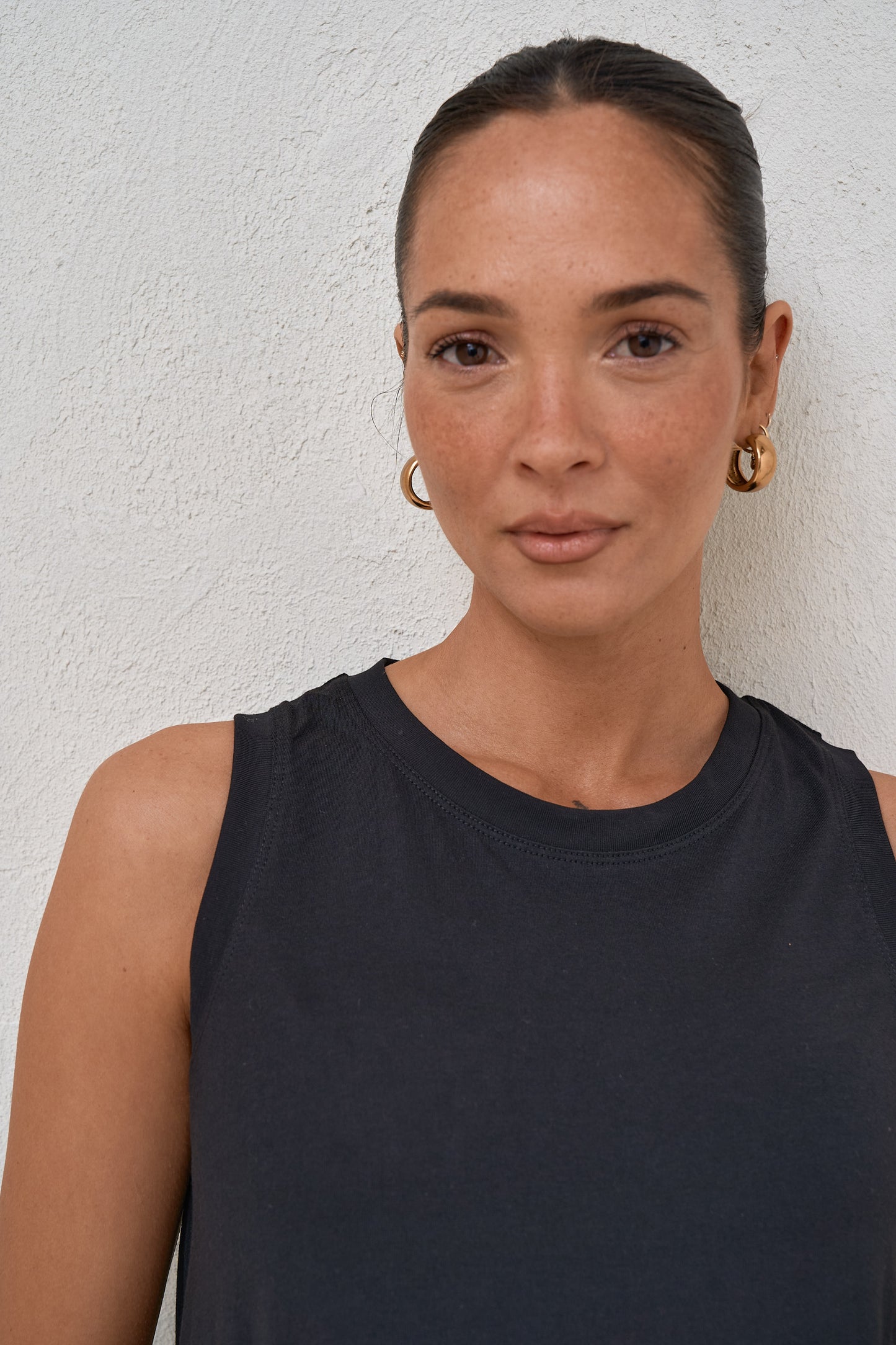 Into It Curved Hem Tank - Black