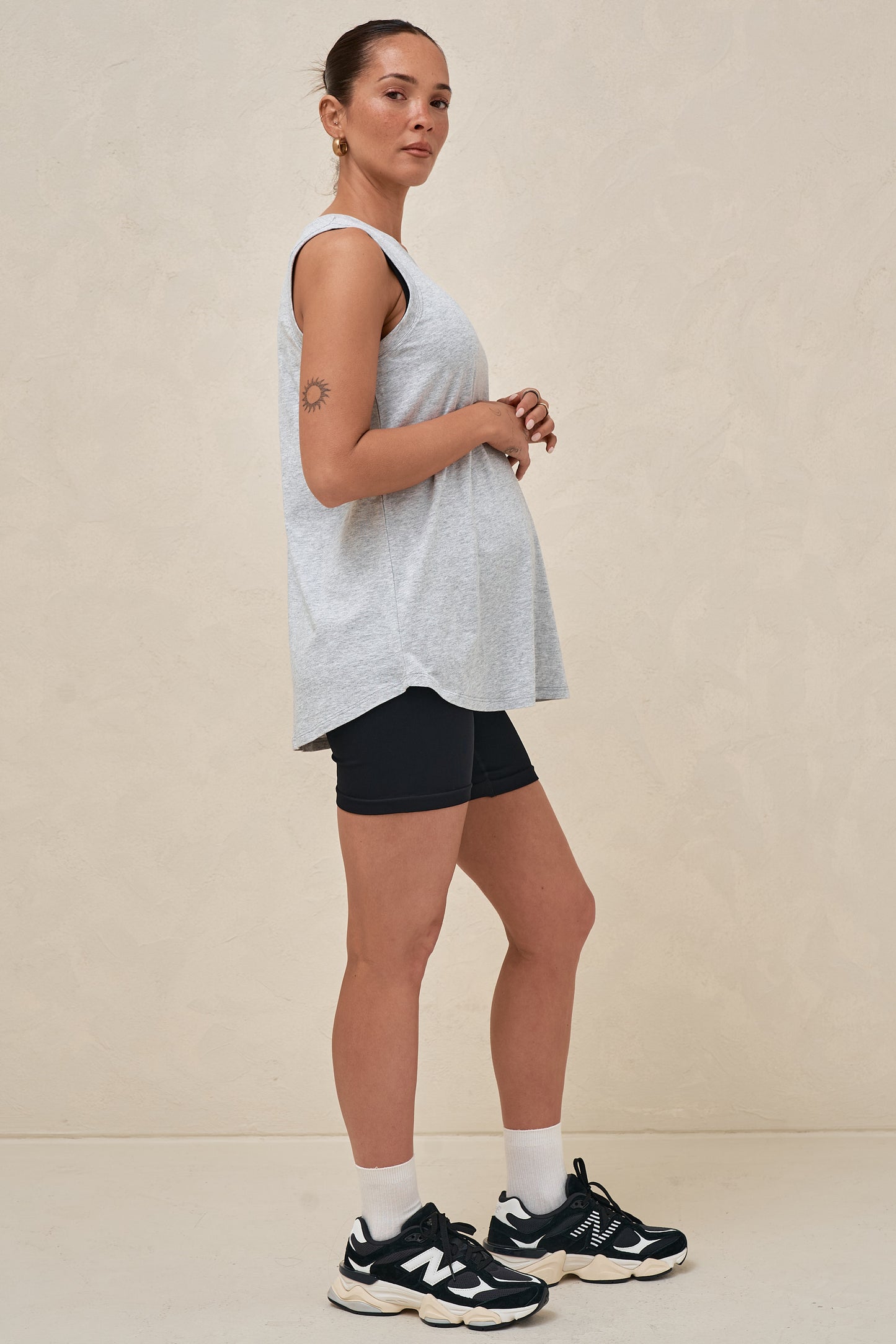Into It Curved Hem Tank - Grey