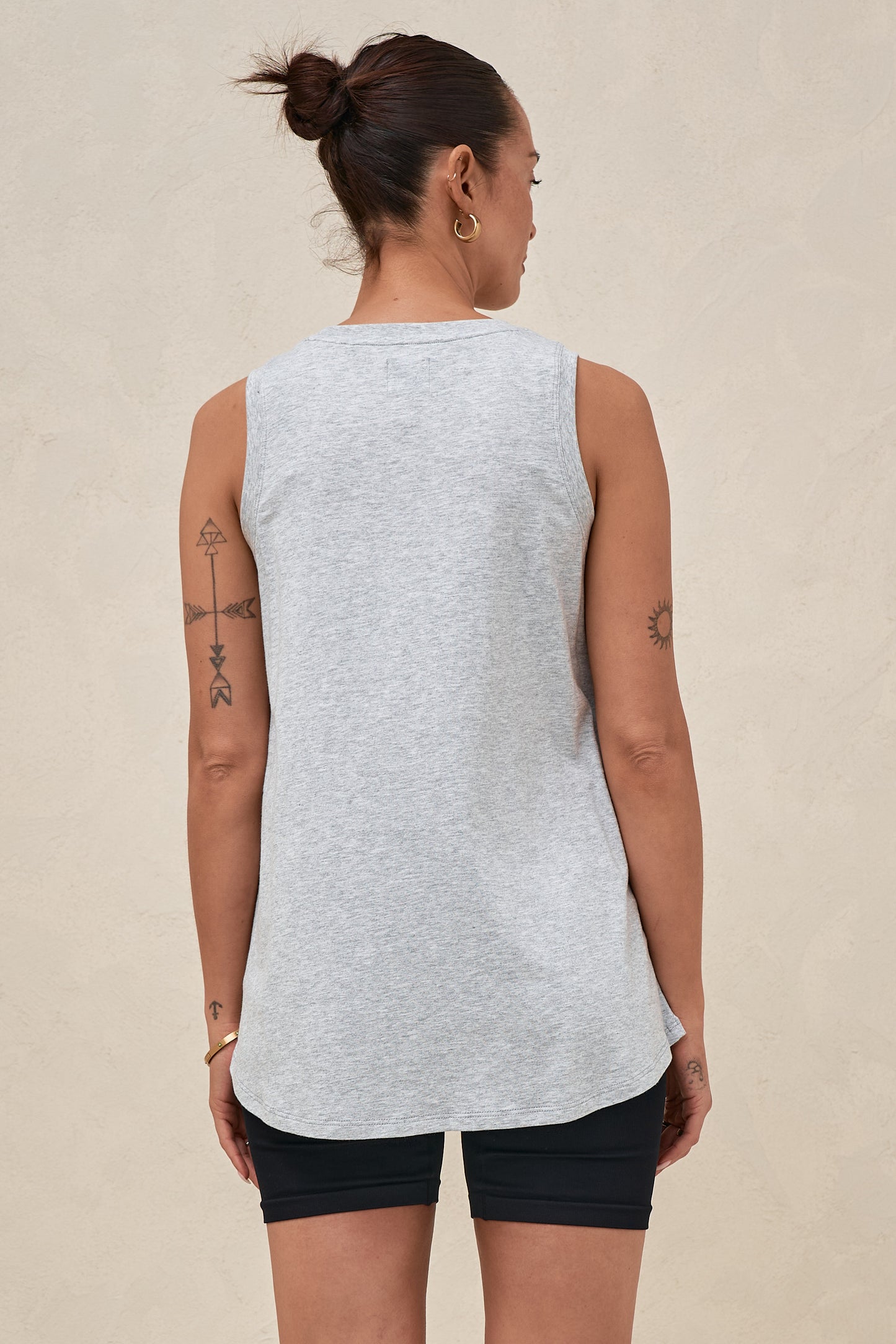 Into It Curved Hem Tank - Grey