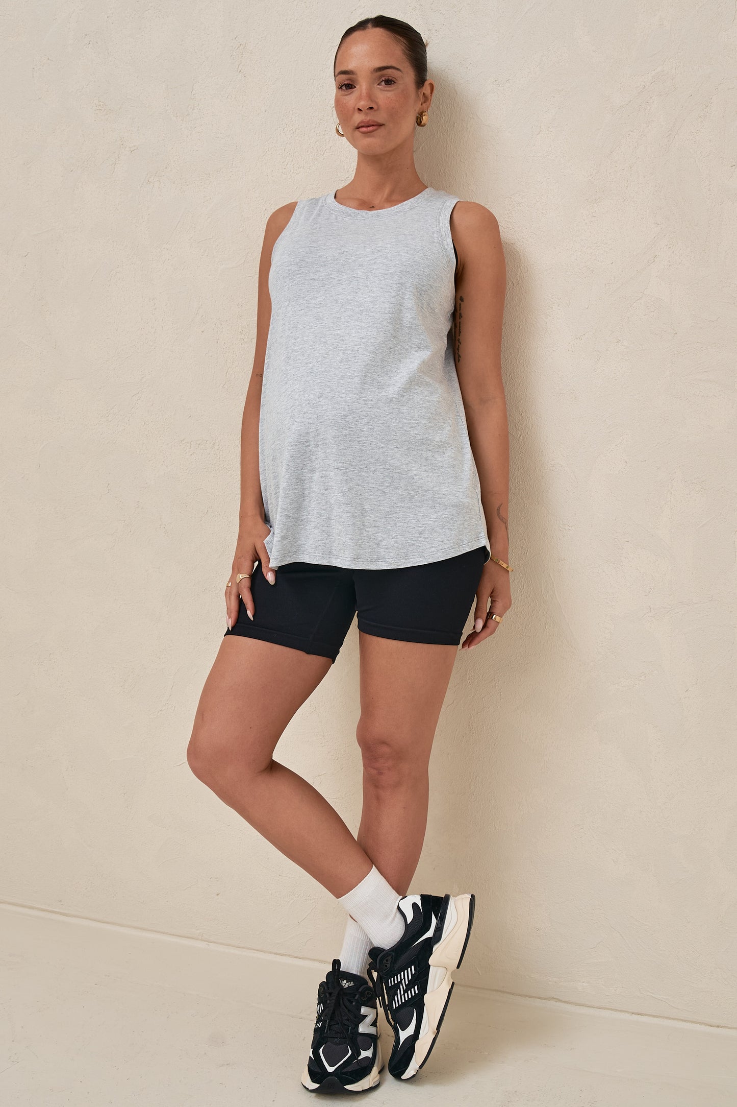 Into It Curved Hem Tank - Grey