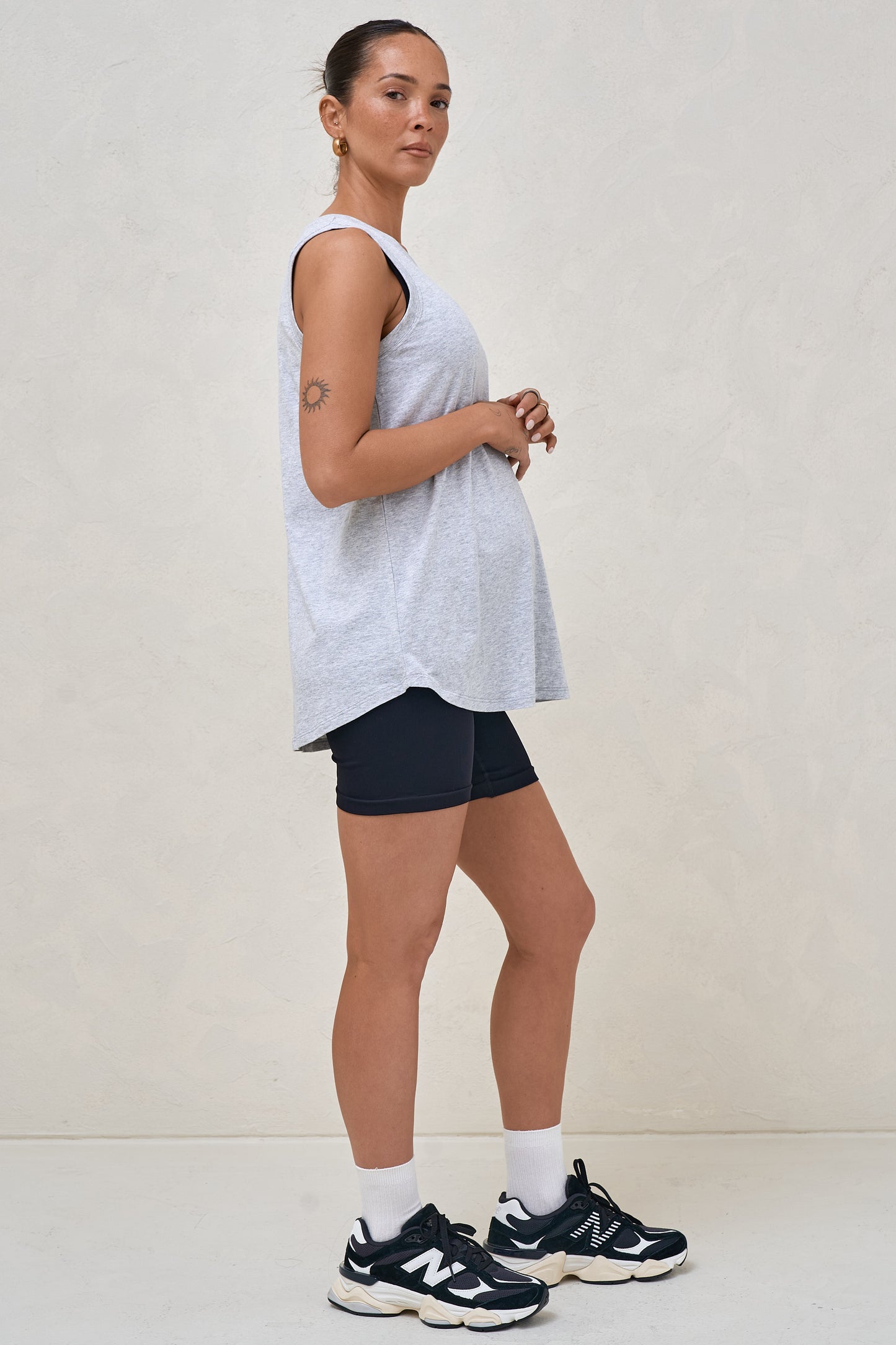 Into It Curved Hem Tank - Grey