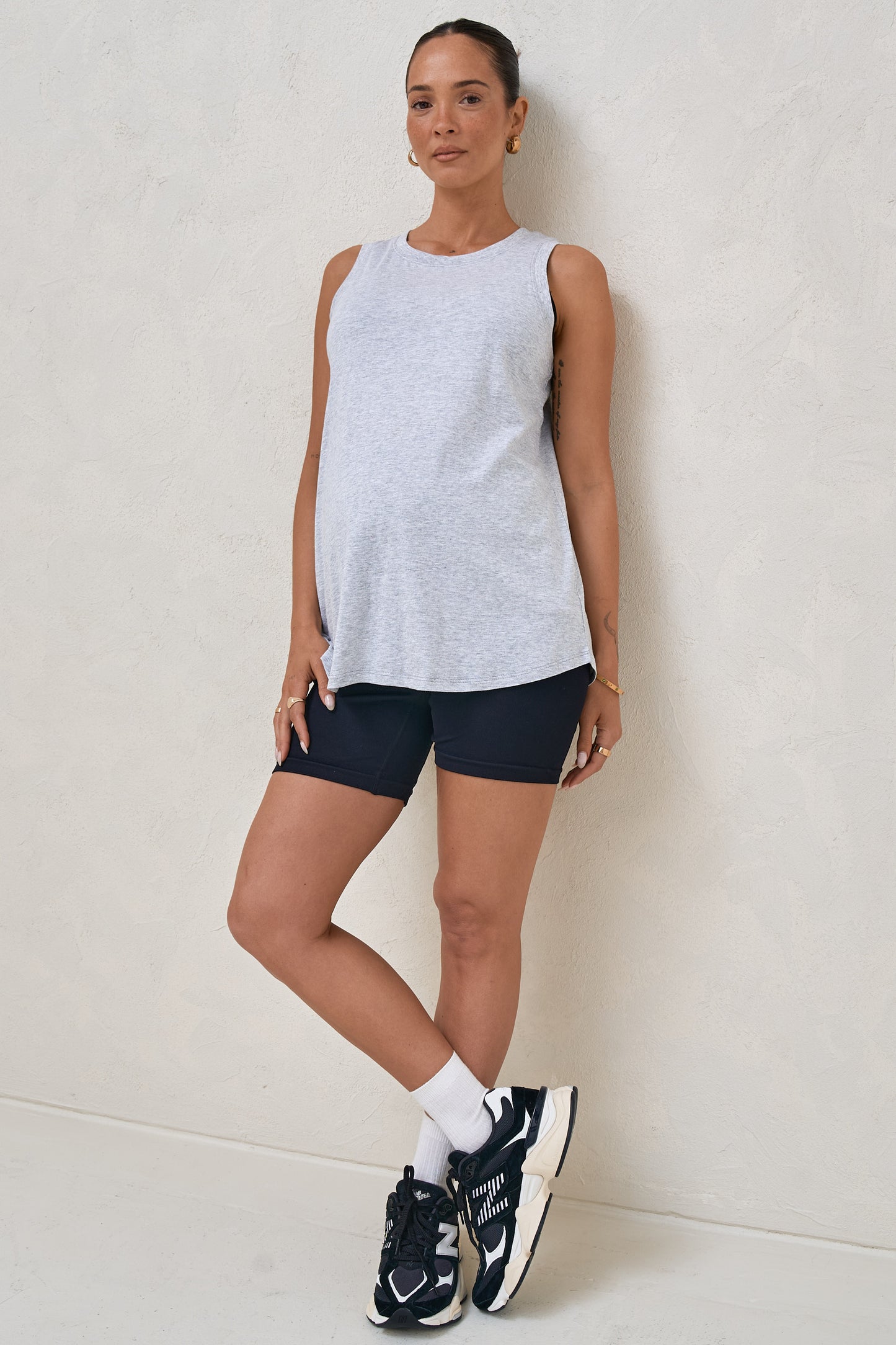 Into It Curved Hem Tank - Grey