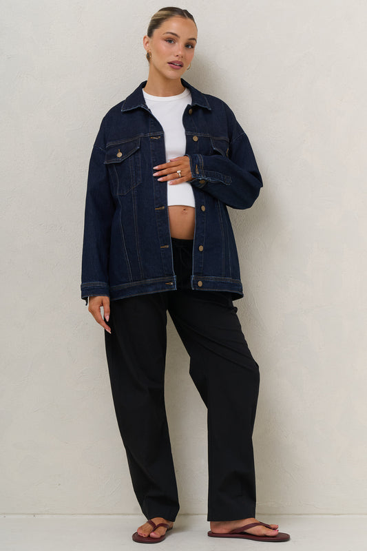 Maternity barrel pants in black – styled with denim jacket