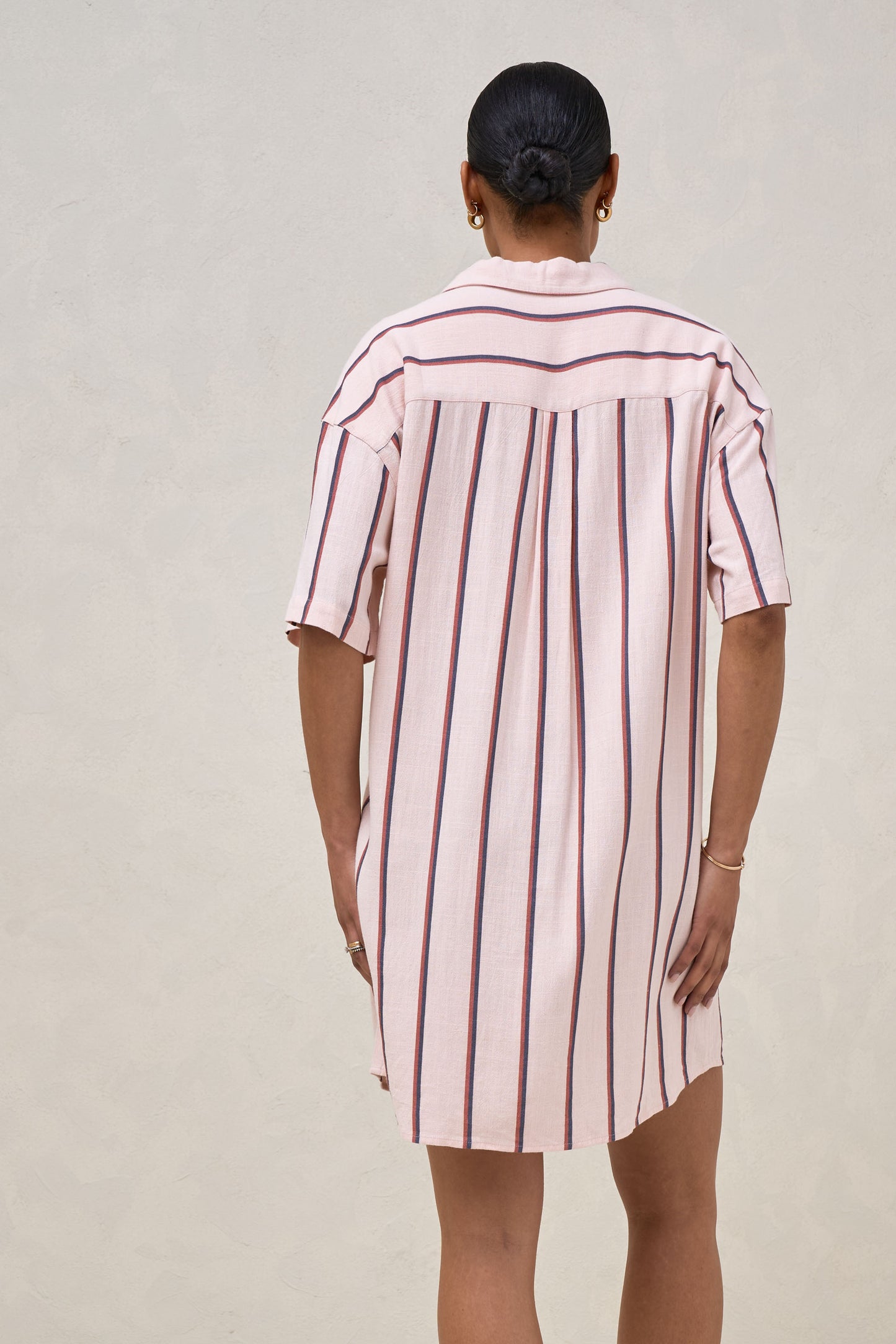 linen-birthing-gown-stripe-3