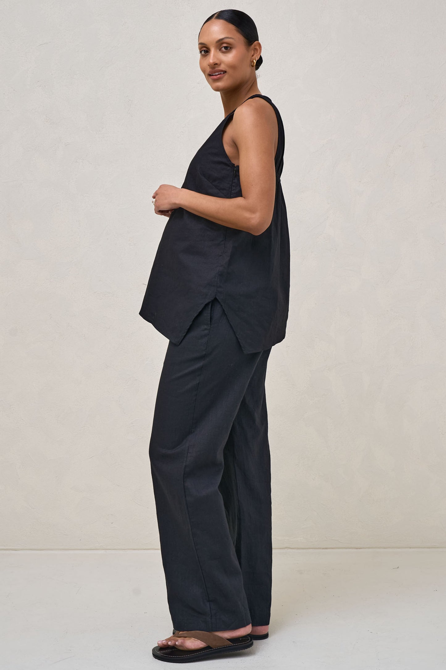 Timeless Linen Nursing Tank - Black