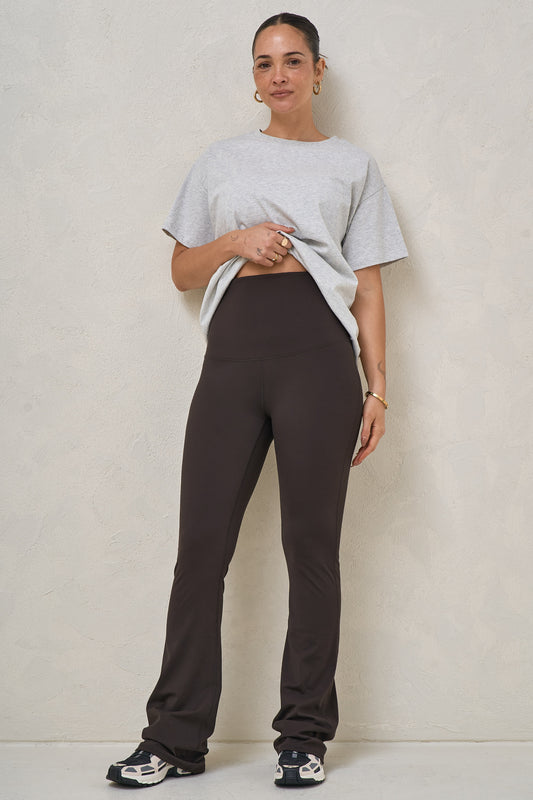 Maternity flare leggings in brown – front view post-pregnancy with grey tee