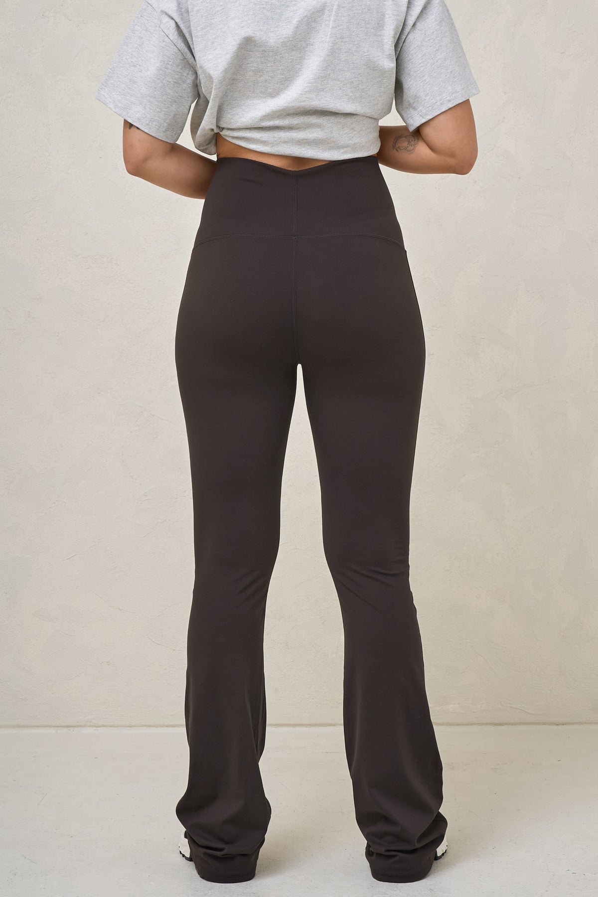 Maternity flare leggings in brown – back view post-pregnancy