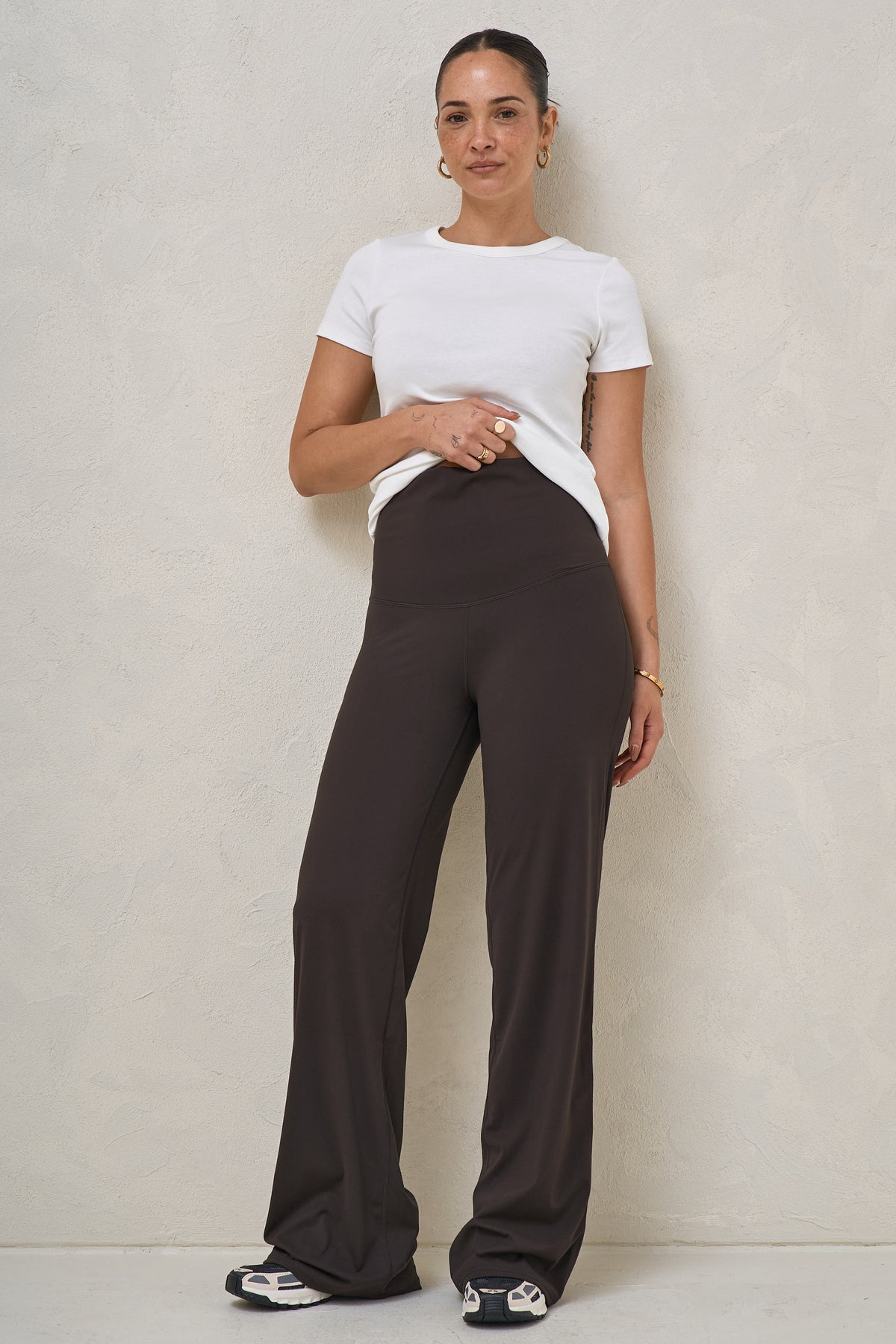 Maternity wide leg leggings in brown – front view with white tee