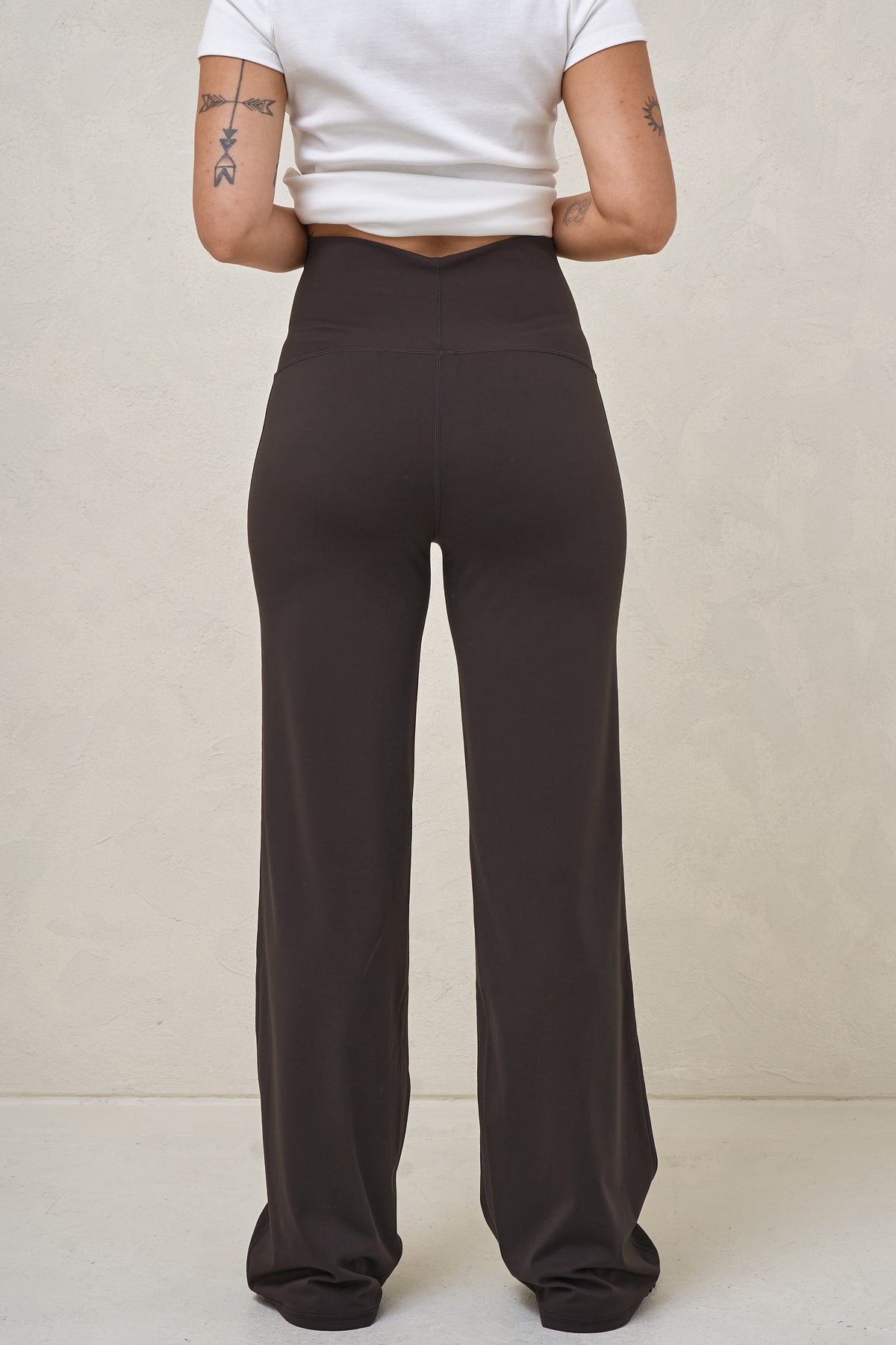 Maternity wide leg leggings in brown – back view post-pregnancy