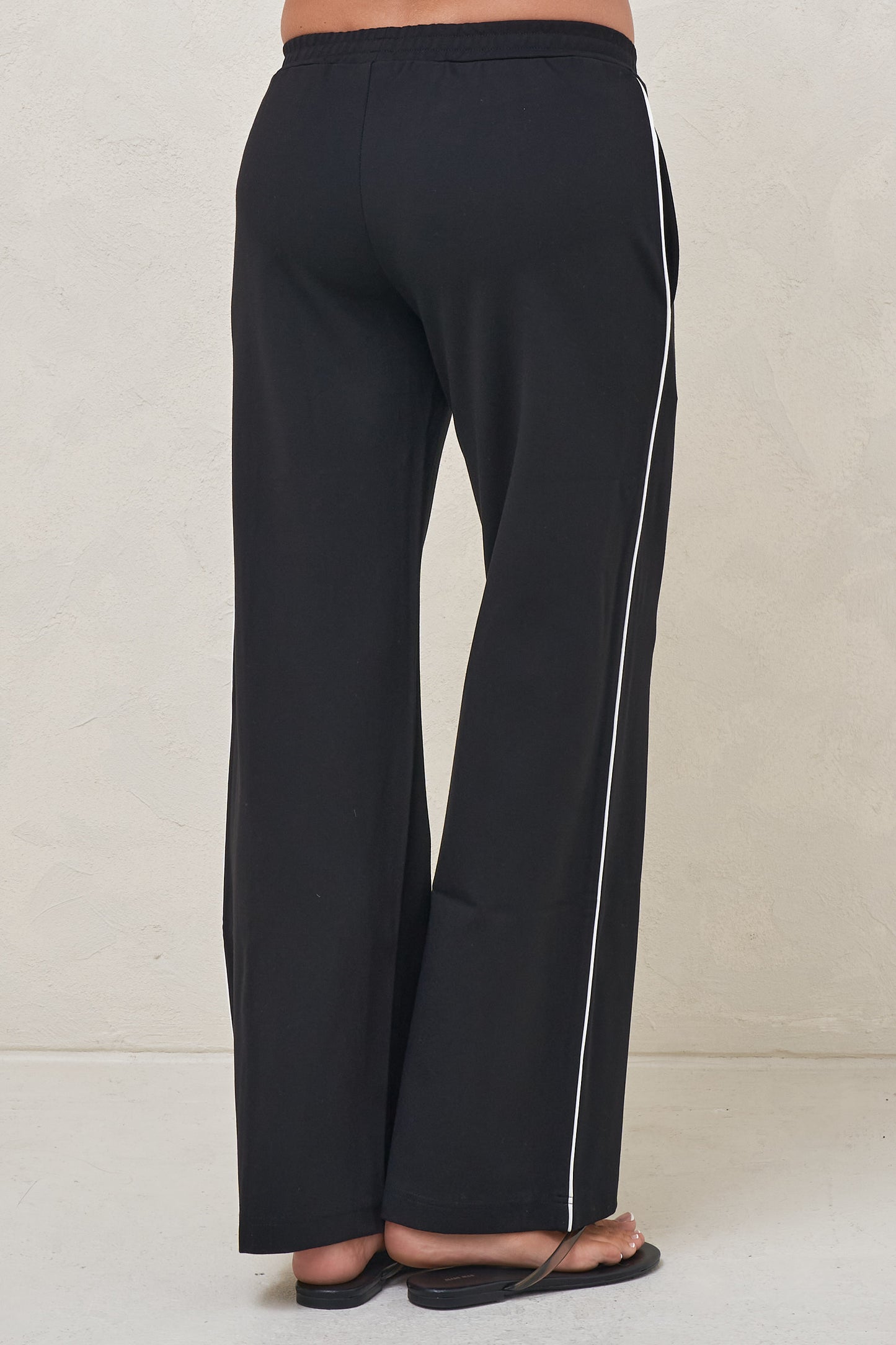 Baseline Trackpant - Black