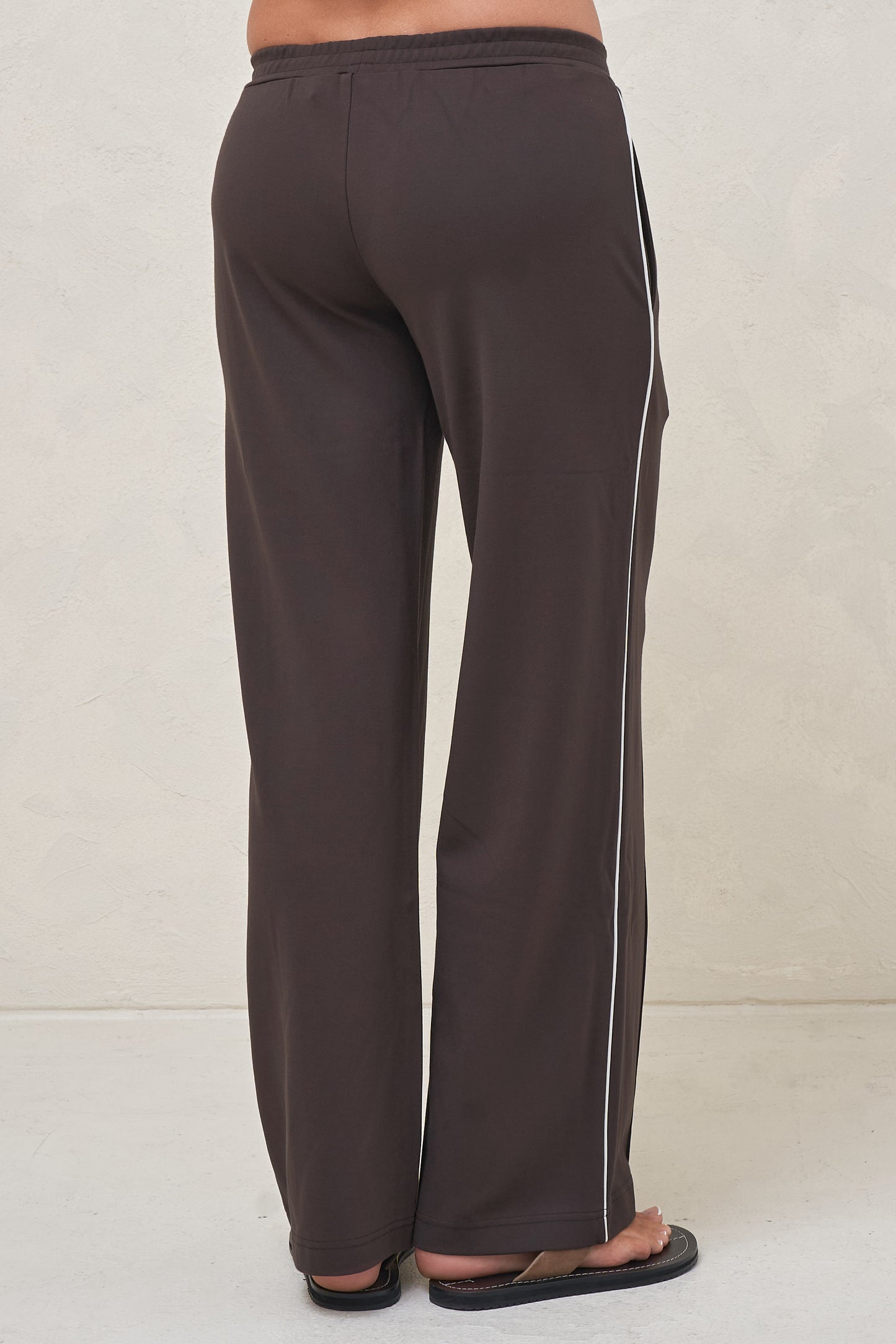 Baseline Trackpant - Chocolate