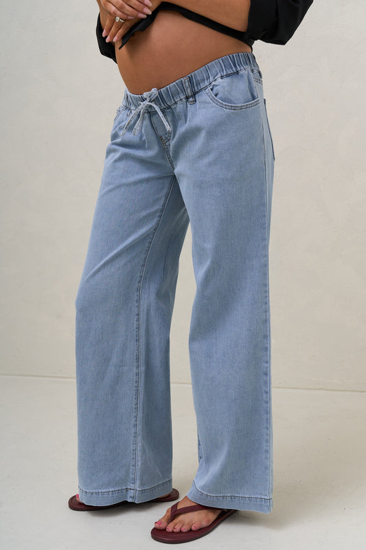 Wide leg maternity jeans in light blue – front view of wide leg
